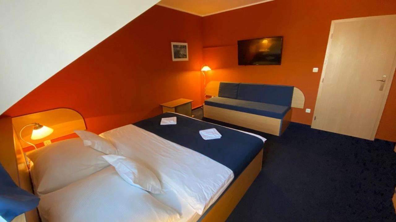 Hotel U Milina Exterior photo