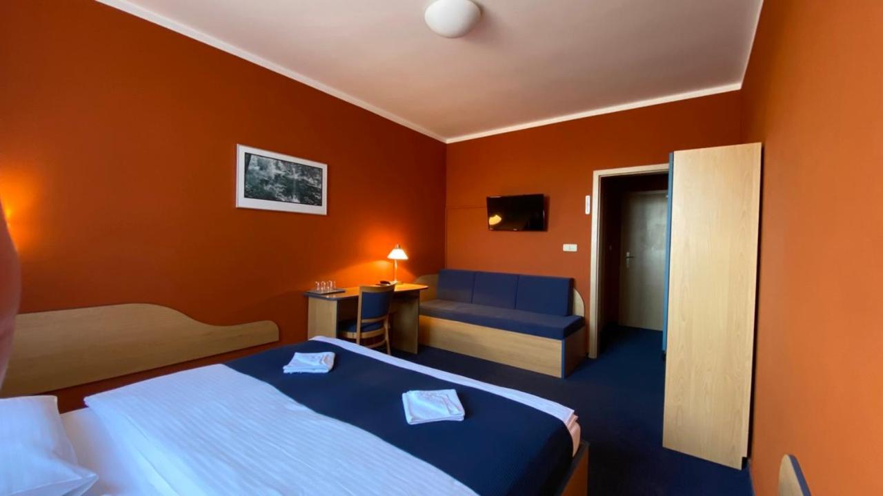 Hotel U Milina Exterior photo