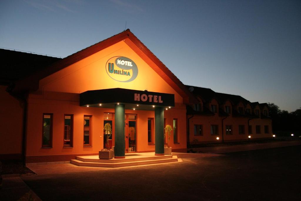 Hotel U Milina Exterior photo
